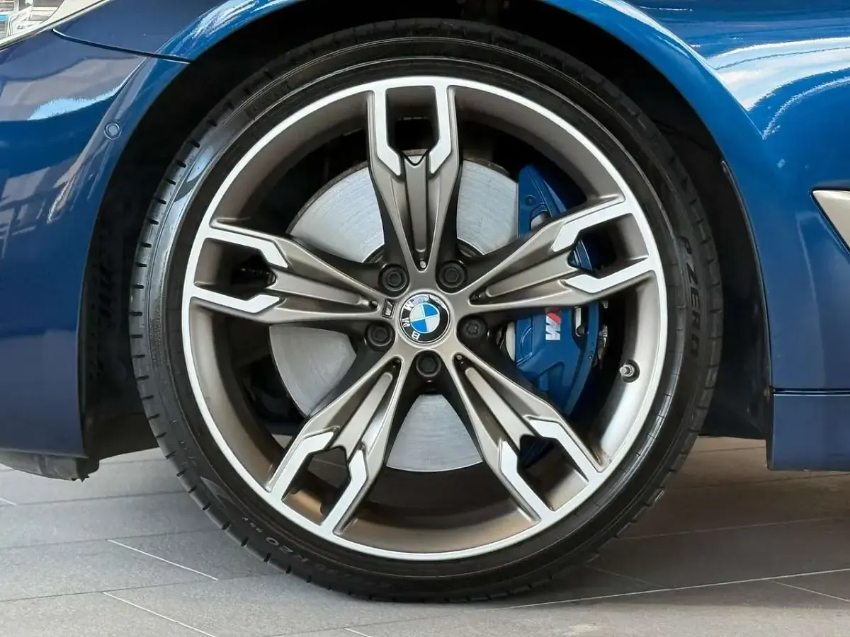Gebraucht BMW 550 530 PS (389 kW) 2020 Mediterranblau Limousine