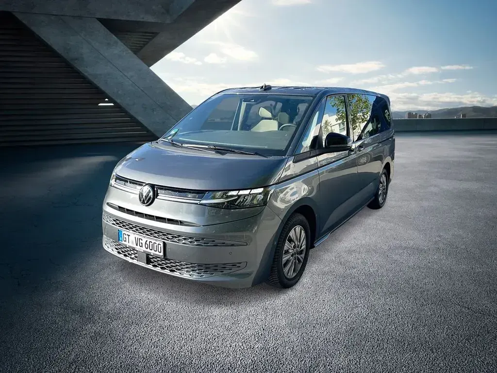 Käytetty VW Multivan Life 150 HP (110 kW) 2025 Harmaa Tila-auto