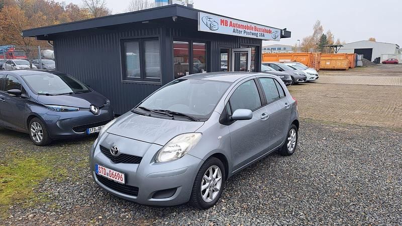 Silber Gebraucht 2009 Toyota Yaris Cool Kleinwagen | 3.750 € (Fairer Preis) - Bild 1/4