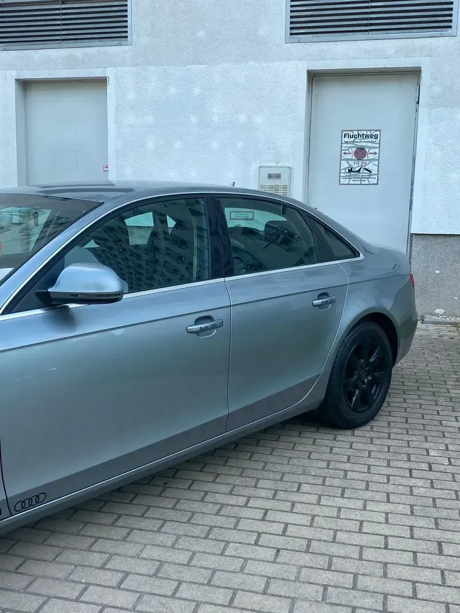 Gebraucht Audi A4 160 PS (117 kW) 2010 Grau Limousine