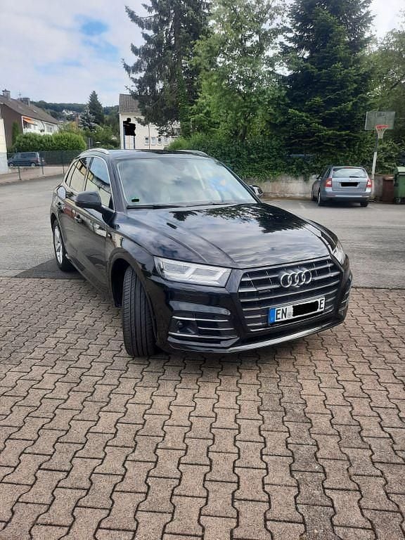 Schwarz Gebraucht 2020 Audi Q5 Ambiente SUV | 31.900 € (Fairer Preis) - Bild 1/4