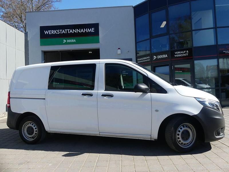 Arktikweiss Gebraucht 2020 Mercedes Vito Van / Kleinbus | 18.800 € - Bild 1/4