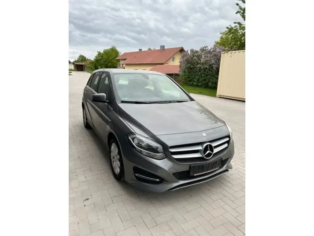 Gebraucht Mercedes B180 109 PS (80 kW) 2015 Grau Kleinwagen