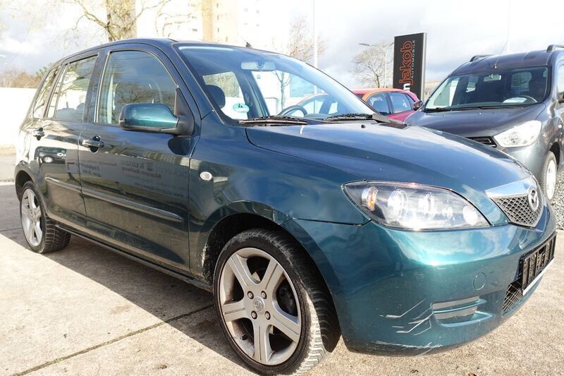 Grün Gebraucht 2007 Mazda 2 Active Limousine | 1.690 € (Superpreis) - Bild 1/4