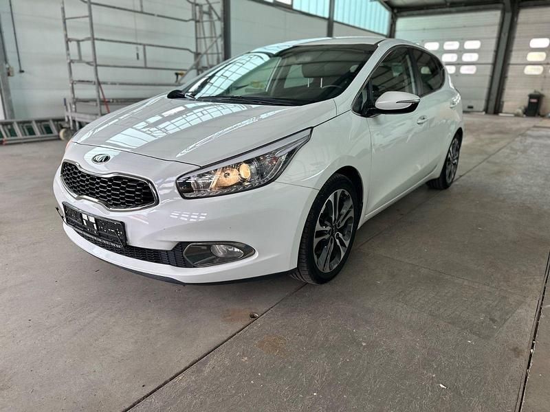 Second-hand Kia Ceed 128 CP (94 kW) 2015 Alb Hatchback