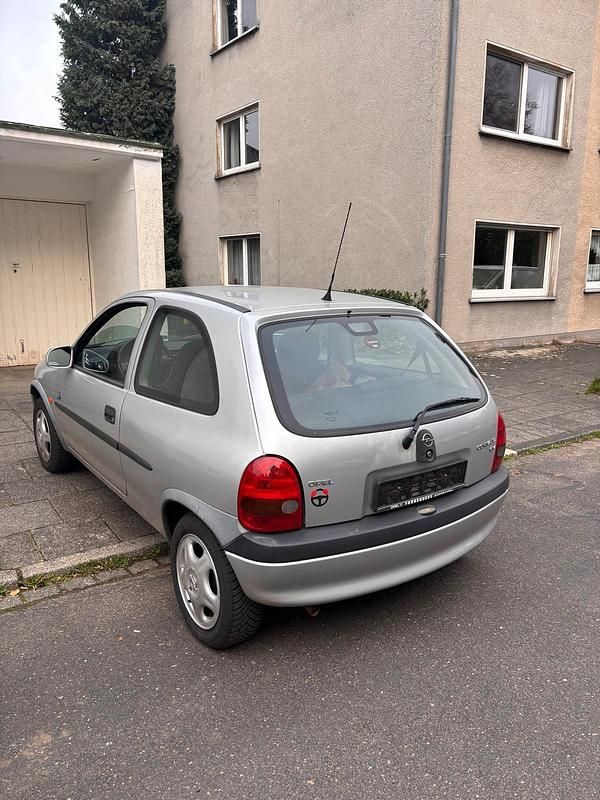 Silber Gebraucht 1998 Opel Corsa Kleinwagen | 1.500 € (Fairer Preis) - Bild 1/3