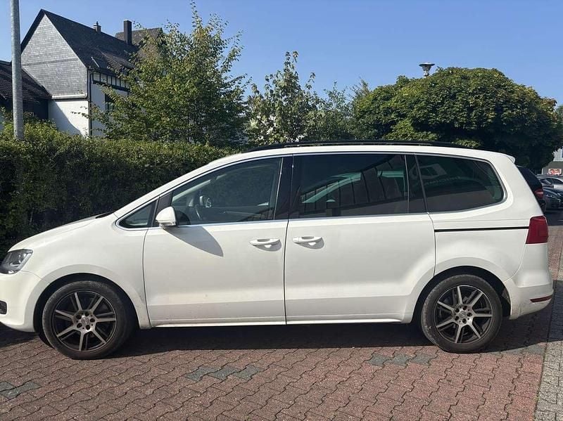 Gebraucht VW Sharan Comfortline 140 PS (102 kW) 2012 Weiß Van / Kleinbus