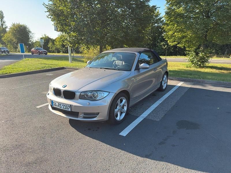 Grau Gebraucht 2008 BMW 118 Cabriolet Cabrio | 7.999 € - Bild 1/4