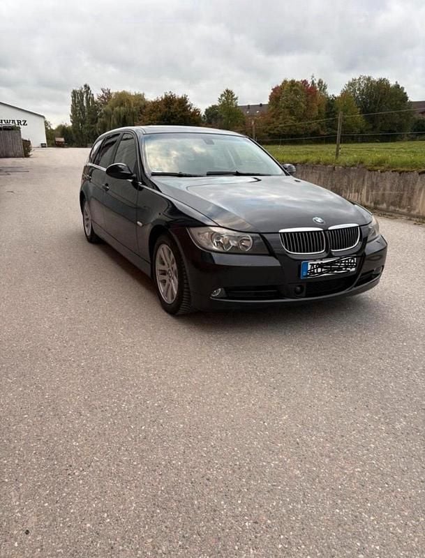 Usado BMW 325 218 HP (160 kW) 2008 Preto Carrinha