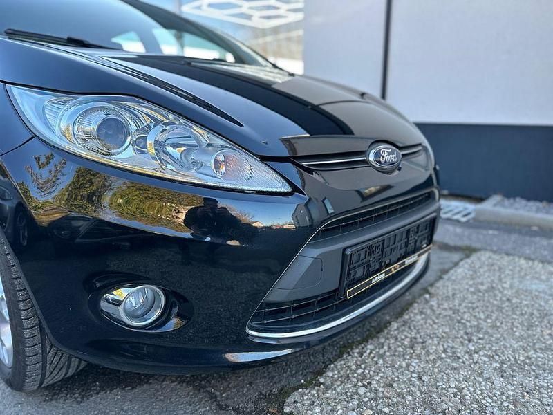 Gebraucht Ford Fiesta Titanium 97 PS (71 kW) 2012 Schwarz Kleinwagen