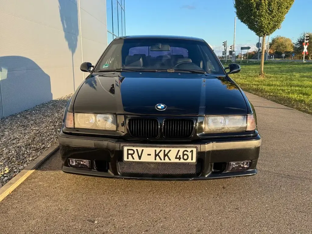 Gebraucht BMW 323 M Sport 170 PS (125 kW) 2000 Schwarz Limousine