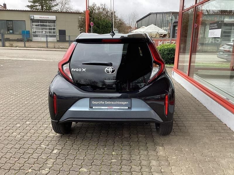 Gebraucht Toyota Aygo X Basis 72 PS (52 kW) 2025 Celestite grey metallic / nigh SUV