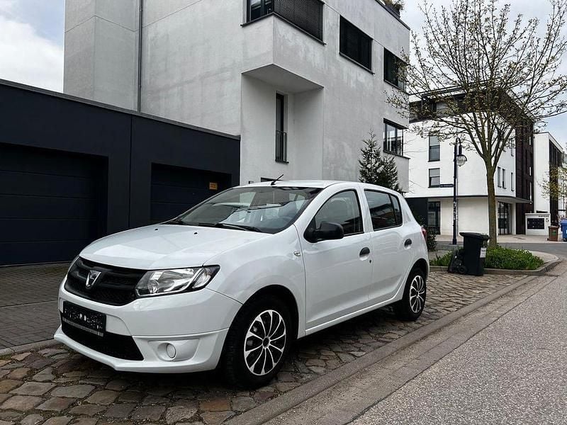 Weiß Gebraucht 2014 Dacia Sandero Ambiance Kleinwagen | 3.500 € (Guter Preis) - Bild 1/4