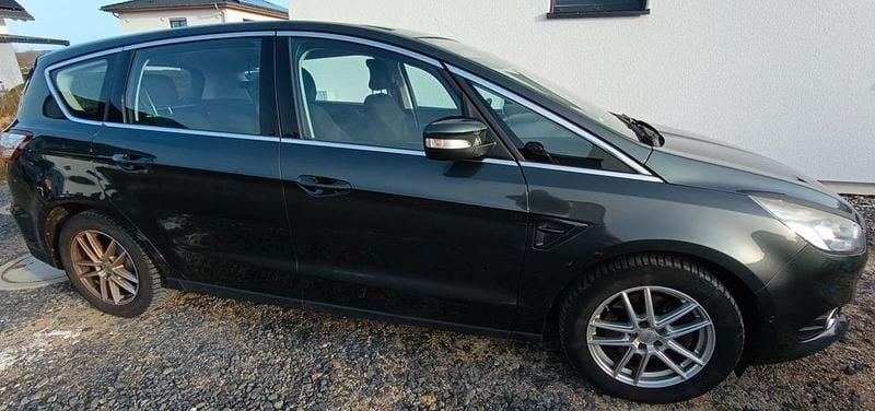 Gebraucht Ford S-MAX Titanium 150 PS (110 kW) 2016 Grün Van / Kleinbus