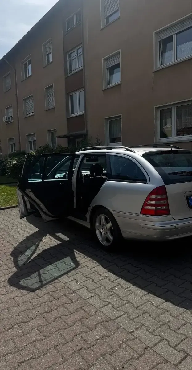 Second-hand Mercedes C220 Avantgarde 143 CP (105 kW) 2001 Argintiu Break