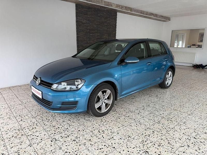 Blau Gebraucht 2013 VW Golf VII Comfortline Limousine | 4.900 € (Superpreis) - Bild 1/4