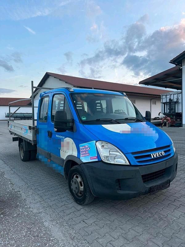 Gebraucht Iveco Daily 145 PS (106 kW) 2009 Blau Limousine