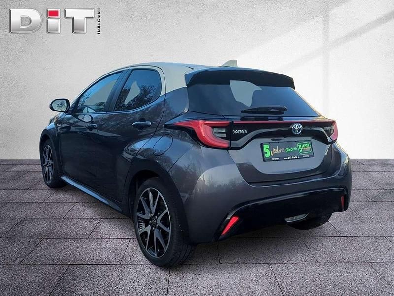 Gebraucht Toyota Yaris Hybrid Style 116 PS (85 kW) 2020 Marlingrau, dach weiss (metallic) Kleinwagen