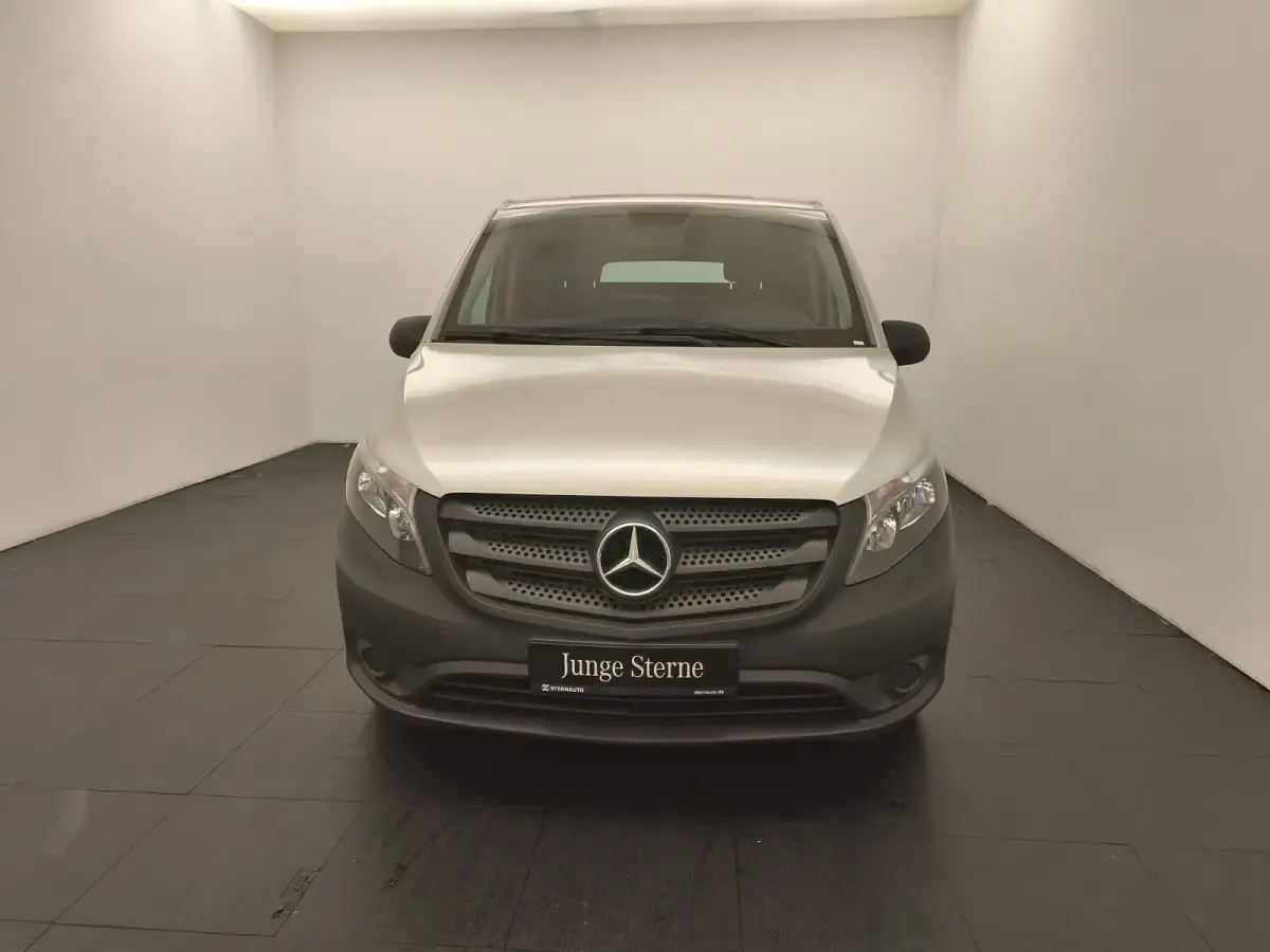 Gebraucht Mercedes Vito 163 PS (119 kW) 2021 Brillantsilber metallic Van