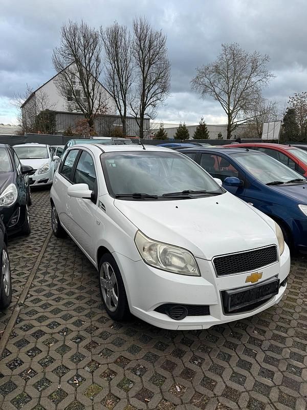 Gebraucht Chevrolet Aveo 84 PS (61 kW) 2009 Weiß Kleinwagen