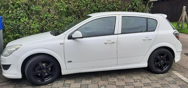 Weiß Gebraucht 2009 Opel Astra Edition Limousine | 1.500 € (Guter Preis) - Bild 1/4