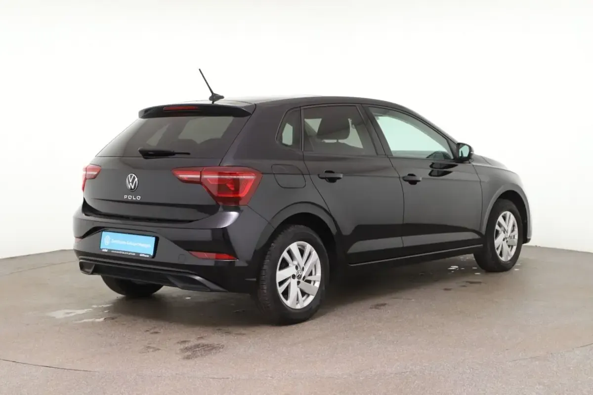 Gebraucht VW Polo Style 95 PS (69 kW) 2022 Deep black perleffekt Kleinwagen