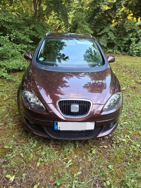 Braun Gebraucht 2008 Seat Altea Style Van / Kleinbus | 3.800 € (Etwas zu teuer) - Bild 1/4