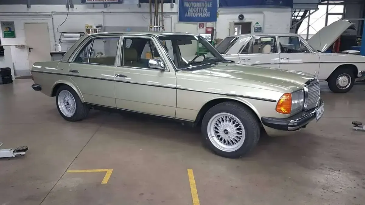 Gebraucht Mercedes 230 136 PS (100 kW) 1982 Grün Limousine