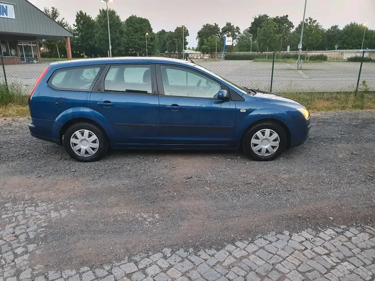 Używany Ford Focus 80 KM (58 kW) 2007 Niebieski Kombi