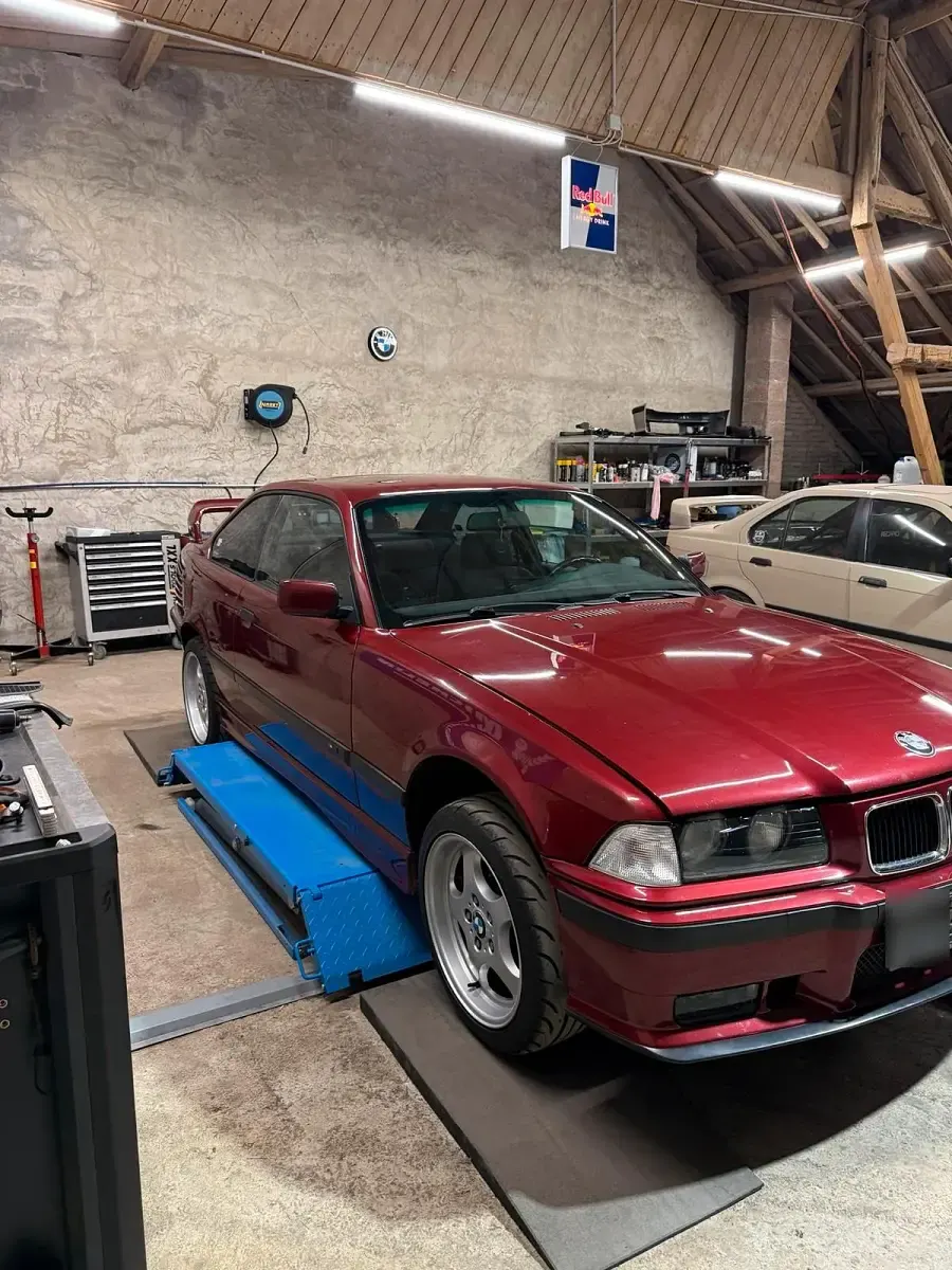 Używany BMW 325 420 KM (308 kW) 1993 Czerwony Coupe