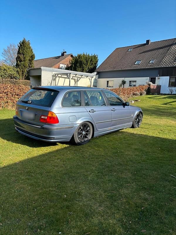 Gebraucht BMW 325 Basis 192 PS (141 kW) 2001 Kombi