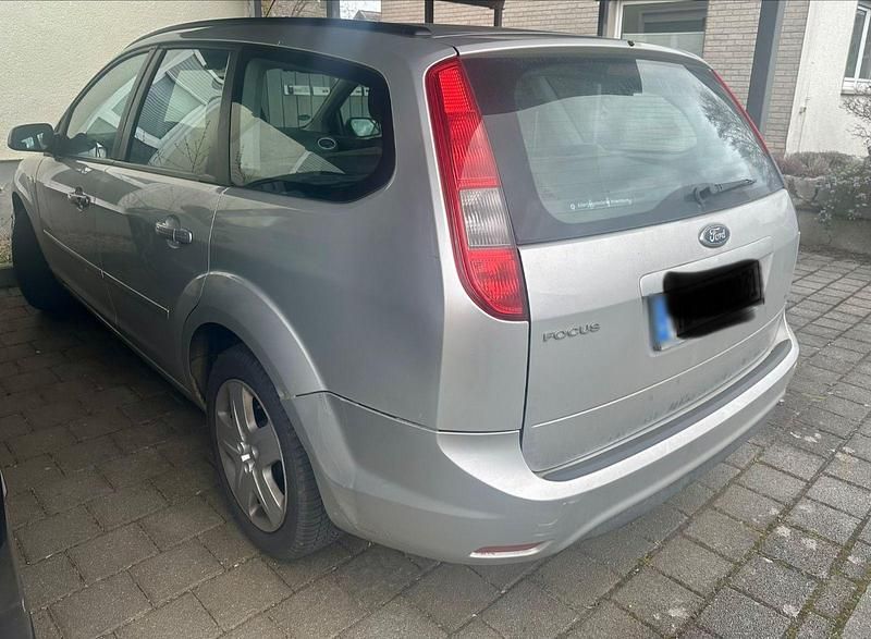 Gebraucht Ford Focus Ambiente 101 PS (74 kW) 2007 Grau Kombi