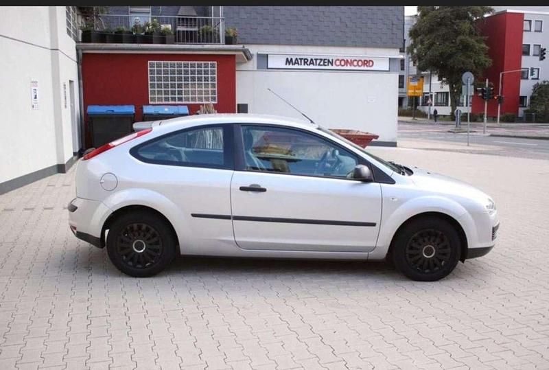 Gebraucht Ford Focus Ambiente 101 PS (74 kW) 2006 Grau Limousine