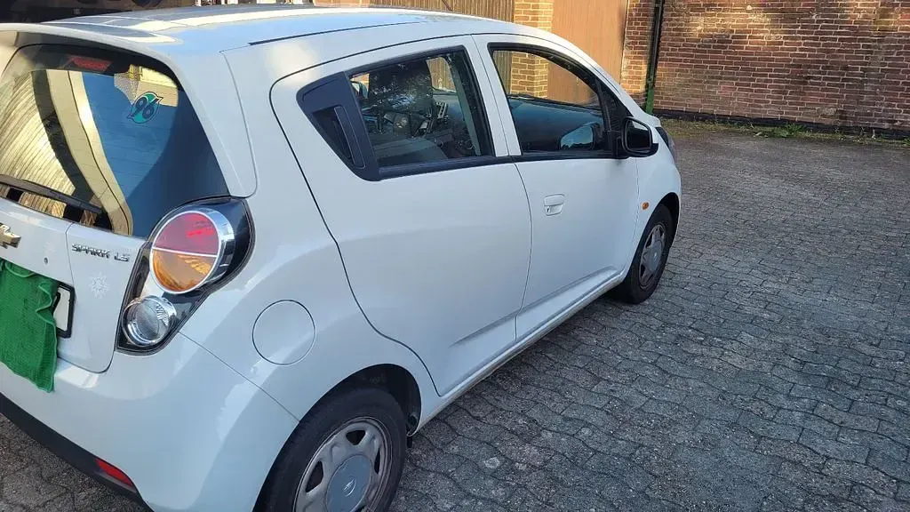 Gebraucht Chevrolet Spark LS 68 PS (50 kW) 2011 Weiß Kleinwagen
