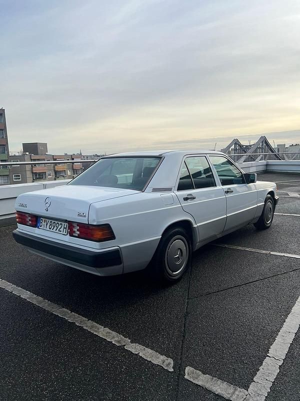 Gebraucht Mercedes 190 122 PS (89 kW) 1991 Weiß Limousine