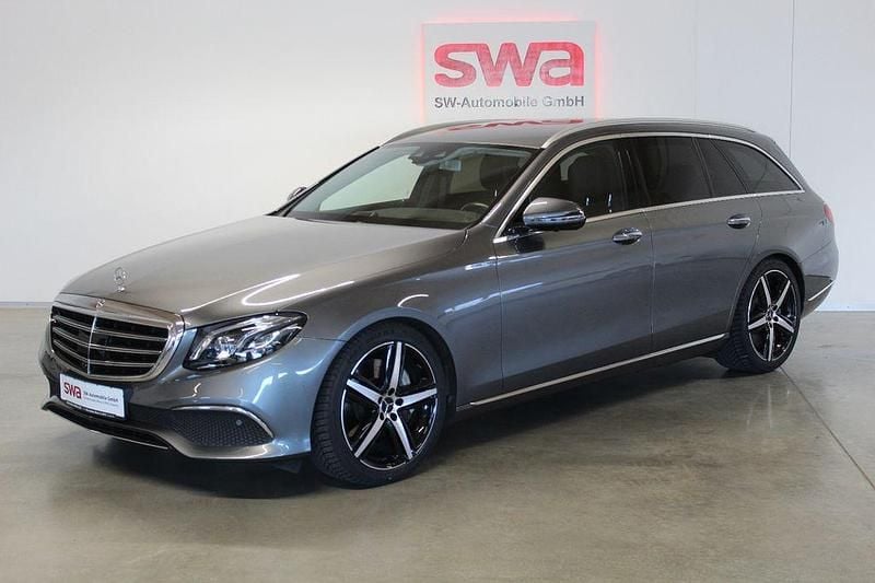 Grau Gebraucht 2017 Mercedes E400 Limousine | 35.890 € (Fairer Preis) - Bild 1/3