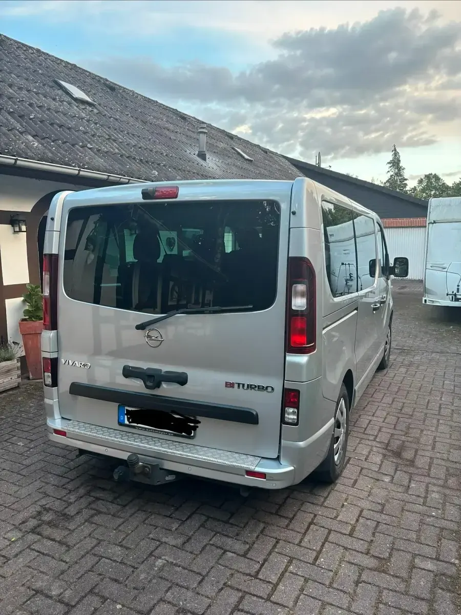 Gebraucht Opel Vivaro 120 PS (88 kW) 2015 Silber Van / Kleinbus