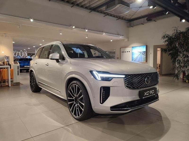 Neu Volvo XC90 Plus 310 PS (228 kW) 2025 Silber SUV