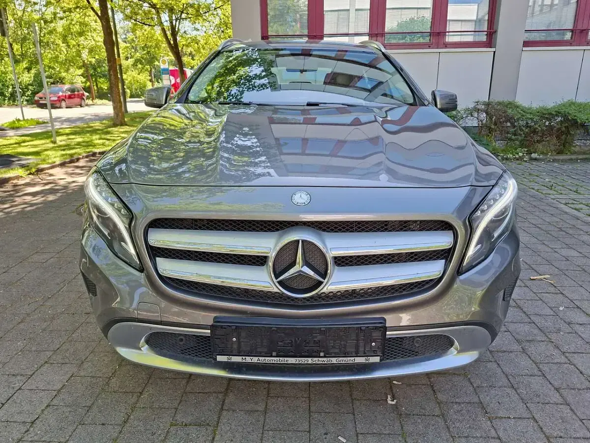 Gebraucht Mercedes GLA250 211 PS (155 kW) 2015 Mountaingrau  met. SUV