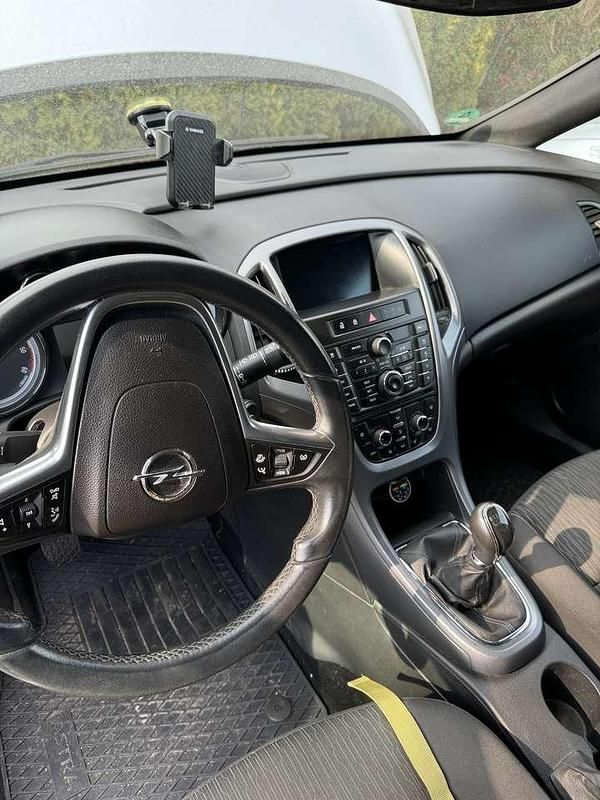 Gebraucht Opel Astra Edition 110 PS (80 kW) 2014 Kombi