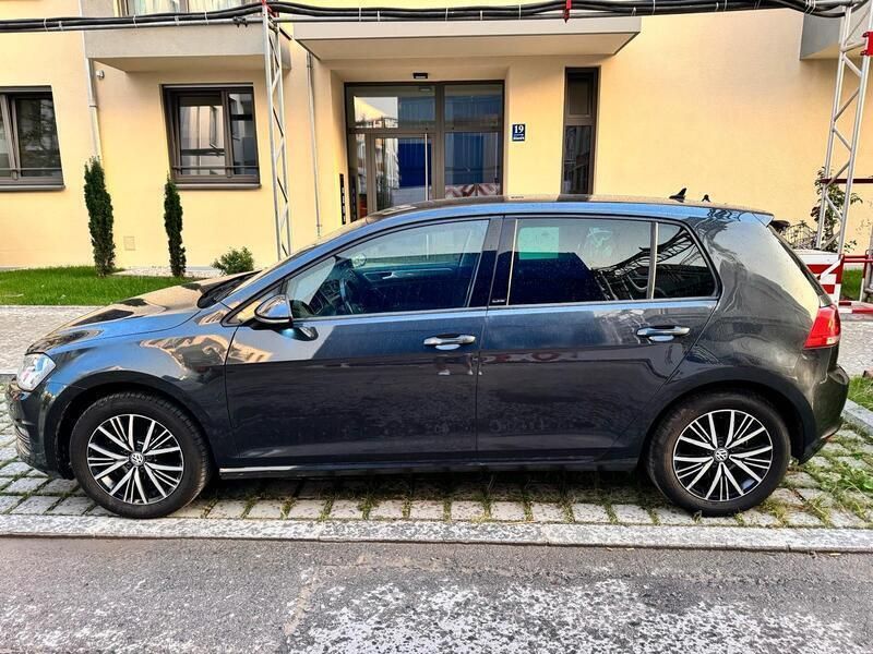 Grau Gebraucht 2016 VW Golf VII Limousine | 8.000 € (Fairer Preis) - Bild 1/4