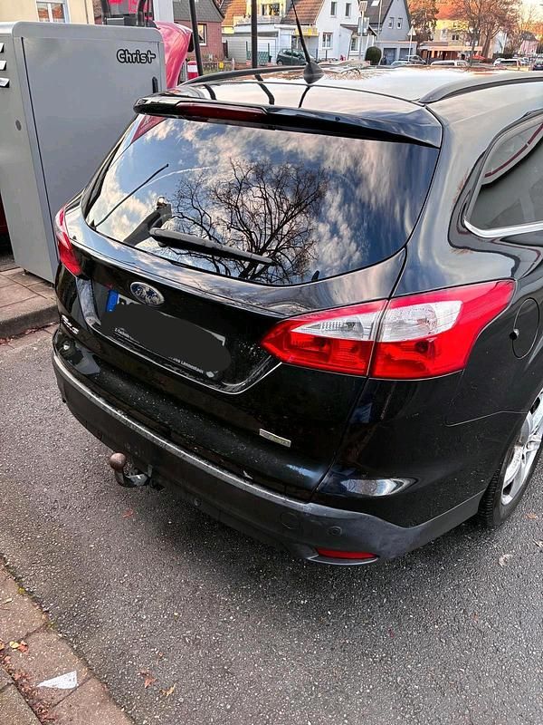 Gebraucht Ford Focus 125 PS (91 kW) 2014 Schwarz Kombi