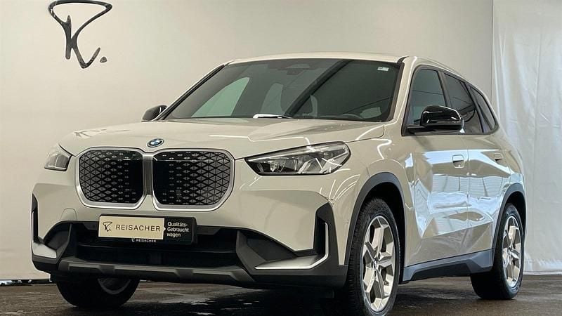 Gebraucht BMW iX1 Performance 230 kW (313 PS) 2023 Alpinweiß uni SUV