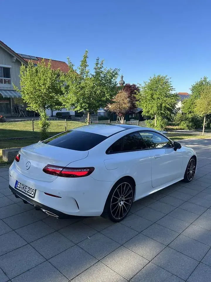 Gebraucht Mercedes E200 184 PS (135 kW) 2017 Weiß Coupé