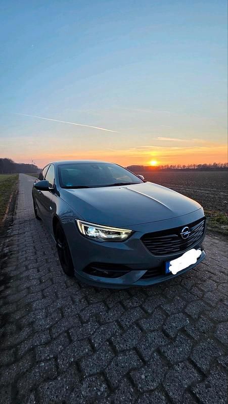 Grau Gebraucht 2018 Opel Insignia Sport Limousine | 18.600 € (Teuer) - Bild 1/4