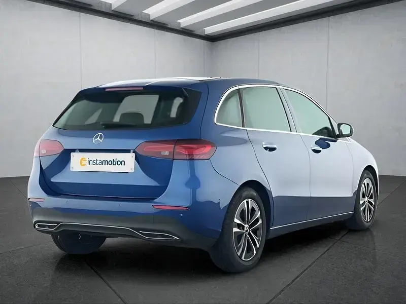 Gebraucht Mercedes B200 163 PS (119 kW) 2025 Blau Kleinwagen
