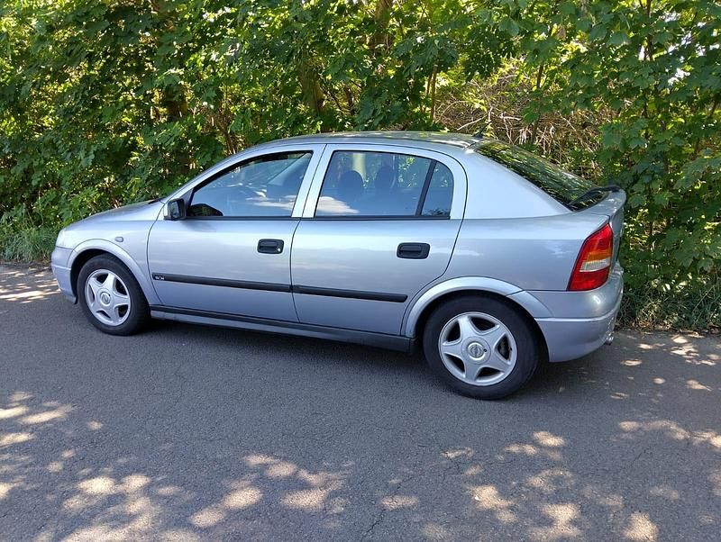 Grau Gebraucht 2000 Opel Astra Kleinwagen | 550 € (Fairer Preis) - Bild 1/3