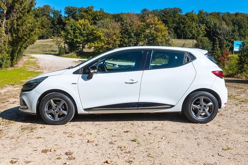 Gebraucht Renault Clio IV Intens 90 PS (66 kW) 2017 Weiß Kleinwagen