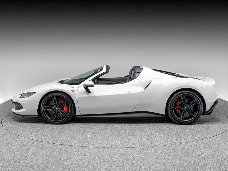 Gebraucht Ferrari 296 825 PS (606 kW) 2025 Weiß Cabrio