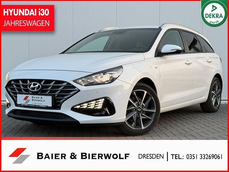 Weiß Gebraucht 2023 Hyundai i30 Trend Kombi | 21.990 € (Fairer Preis) - Bild 1/4